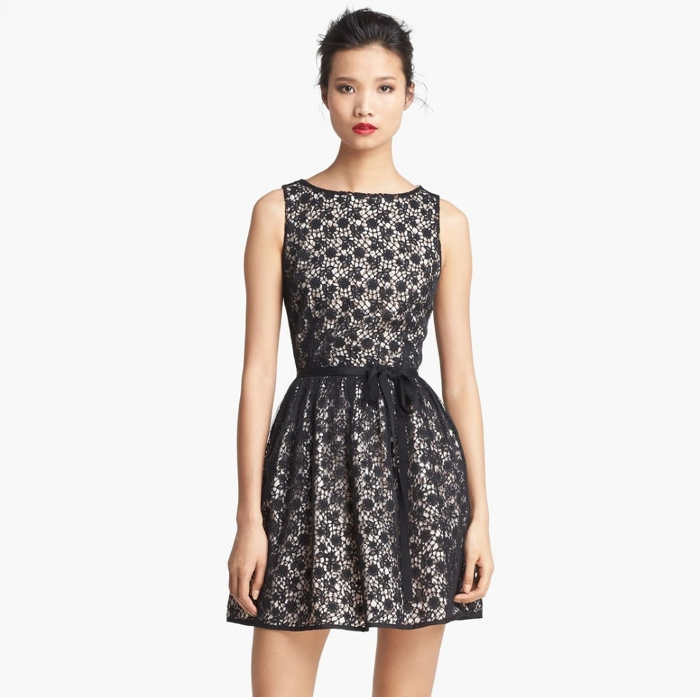 🛍 SOLD 🛍💋RED Valentino Macramé Lace Dress 